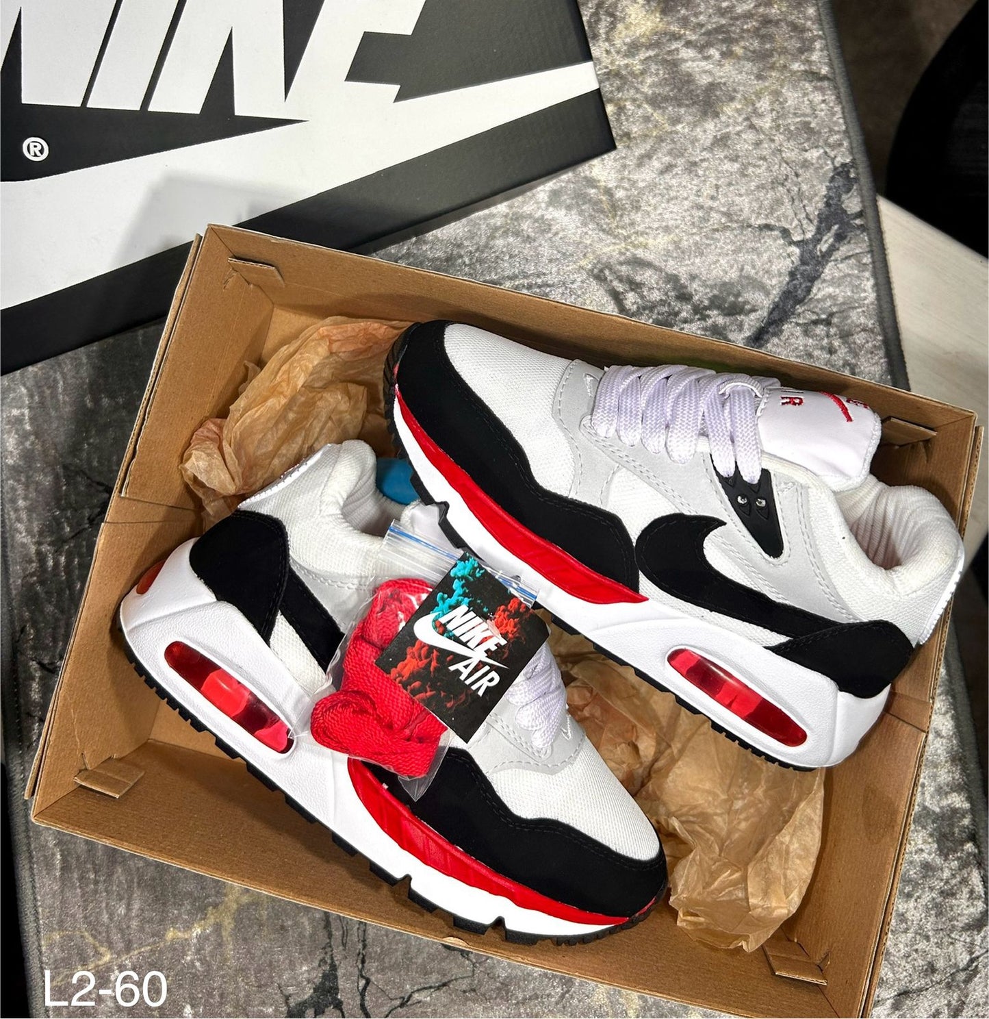 NIKE AIR MAX - CORRELATE