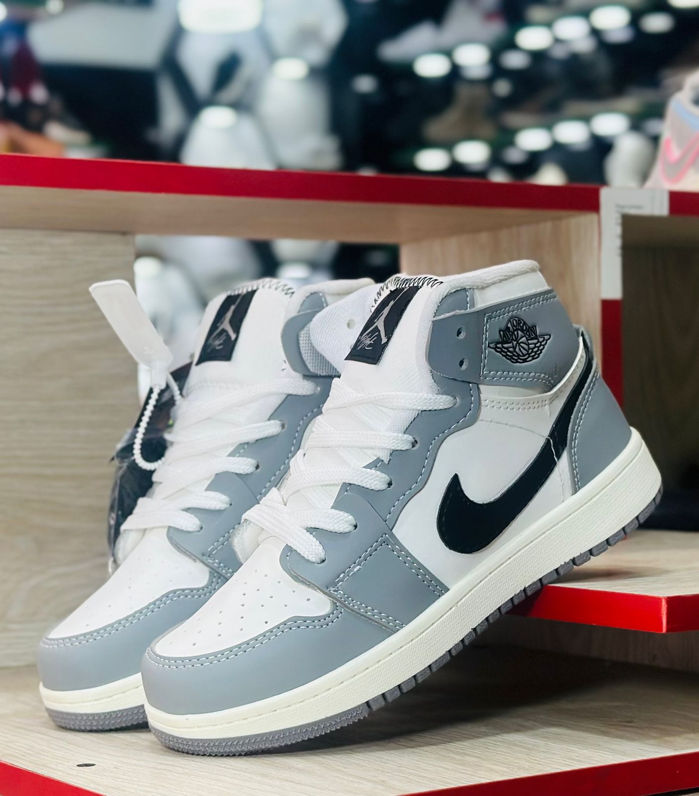 Nike - Jordan 1 Mid