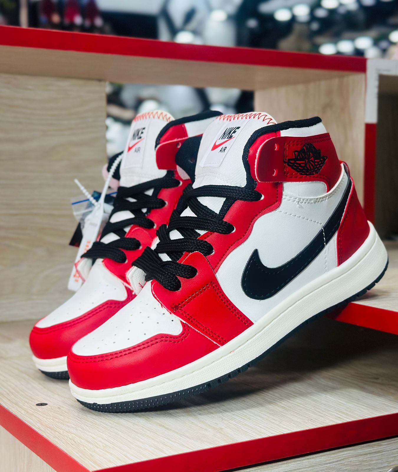 Nike - Jordan 1 Mid