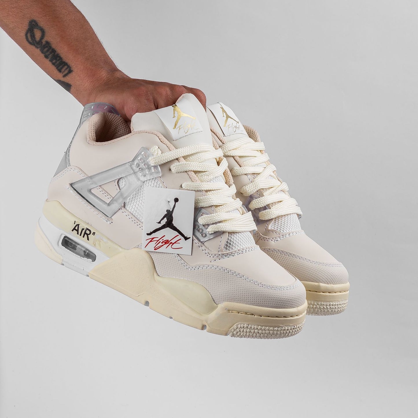NIKE - JORDAN RETRO 4