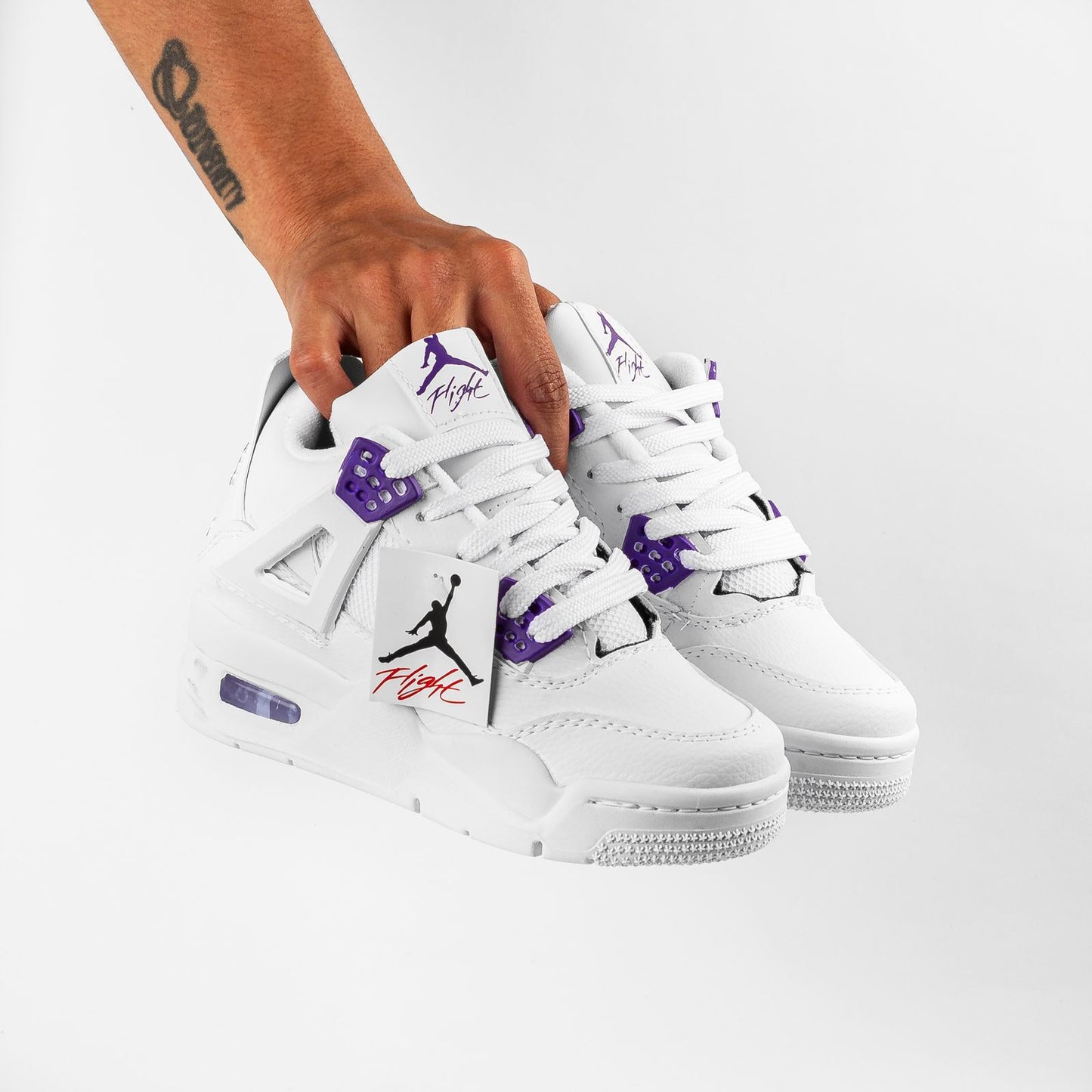 NIKE - JORDAN RETRO 4