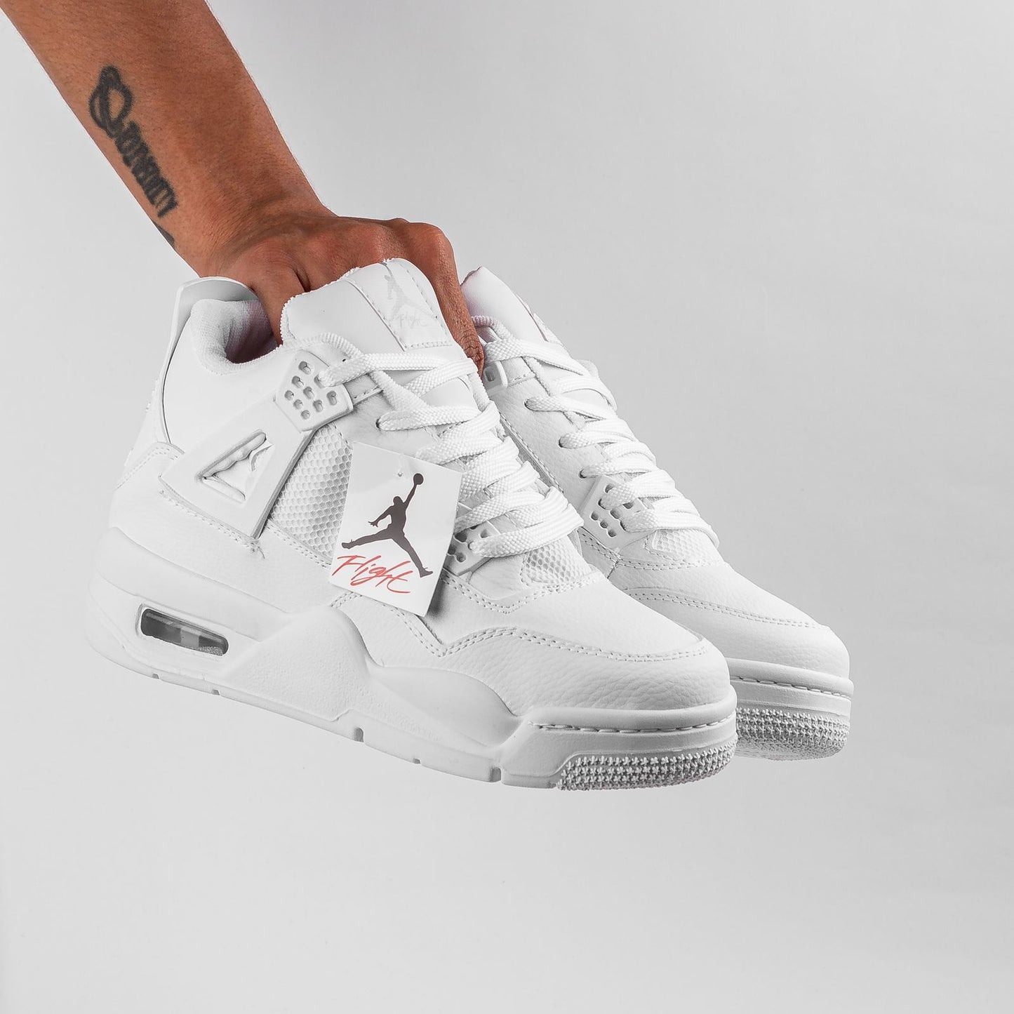 NIKE - JORDAN RETRO 4