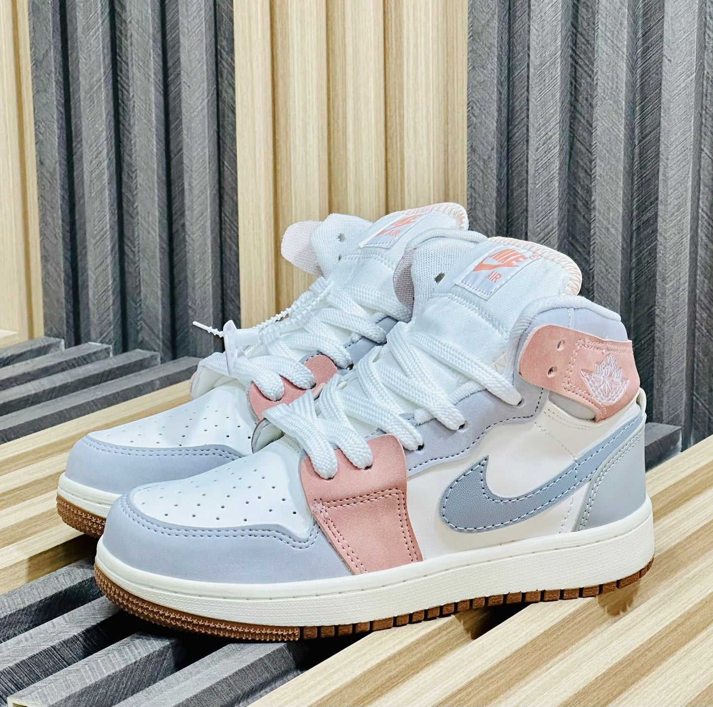 Nike - Jordan 1 Mid